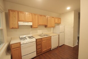 Building Photo - 419 Peebles St