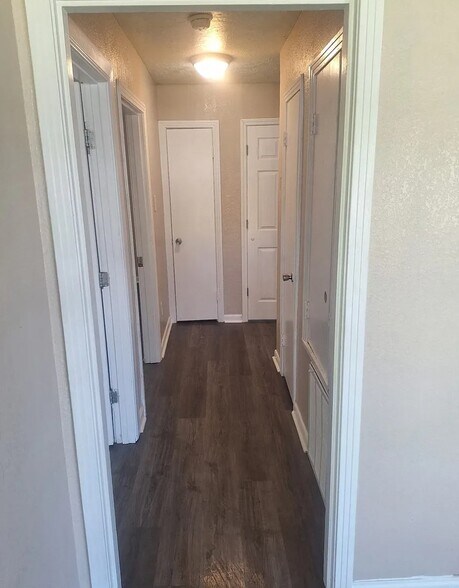 Building Photo - 1525 Wayside Dr