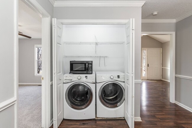 Building Photo - Great Corner Lot Home in Downtown Clayton