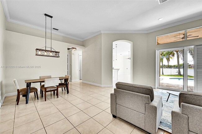 Building Photo - 512 NW 120th Dr