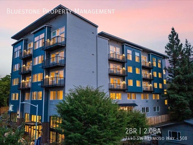 Building Photo - Top Floor - Move-in Ready