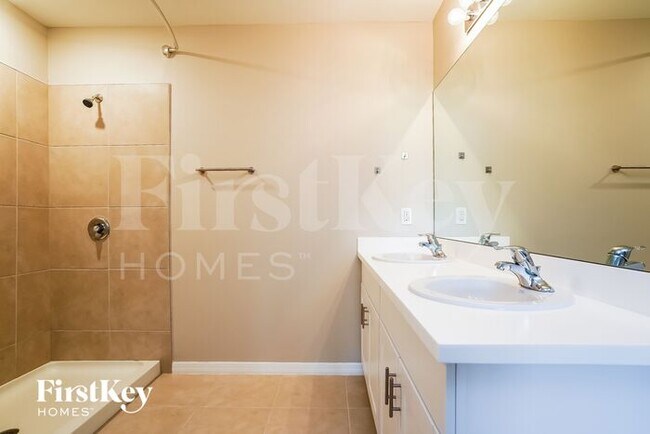 Building Photo - 349 NE 30th Terrace