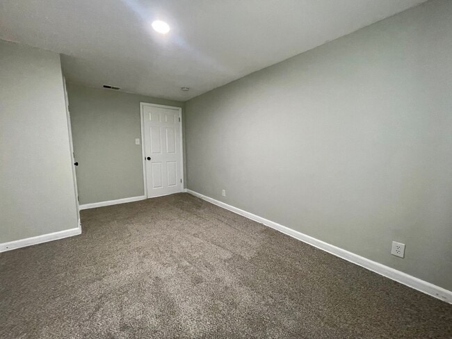 Building Photo - 3561 Champlain Ln