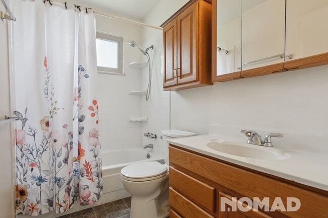 Building Photo - Charming 3BR House in Aurora