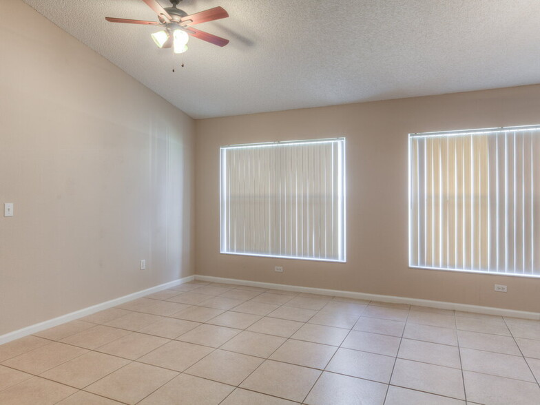 Building Photo - 2765 Falcon Crest Pl