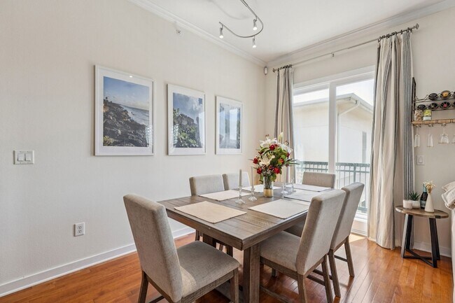 Building Photo - 2950 McKinney Ave