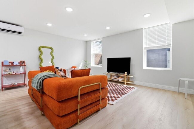Building Photo - 461 Pavonia Ave