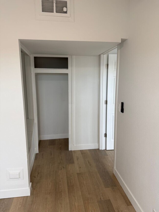 Building Photo - 1119 S Main St