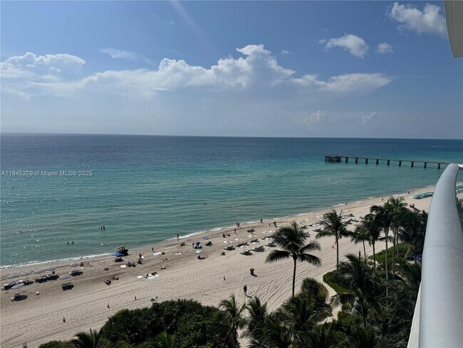 Building Photo - 17001 Collins Ave