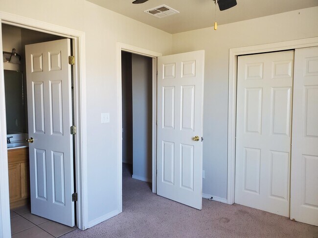 Building Photo - 10021 Railroad Dr