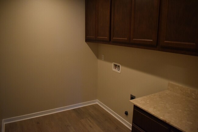 Building Photo - 524 Janell Ct