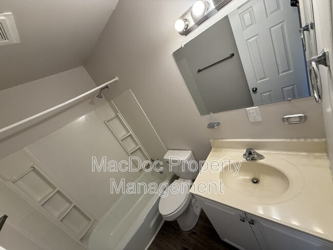 Building Photo - 534 Olde Greenwich Cir