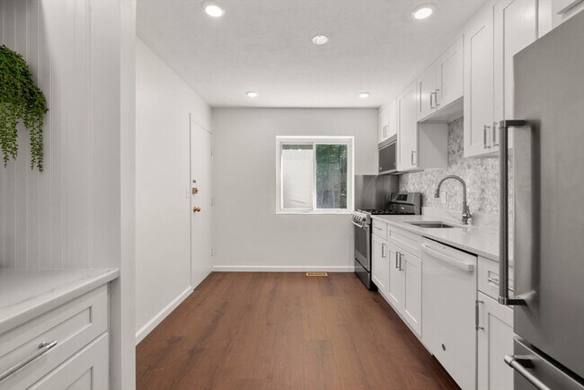 Building Photo - 47 Bayberry Dr