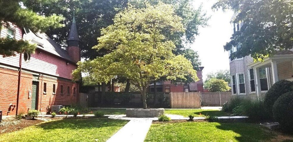 Building Photo - 8 Slocum St