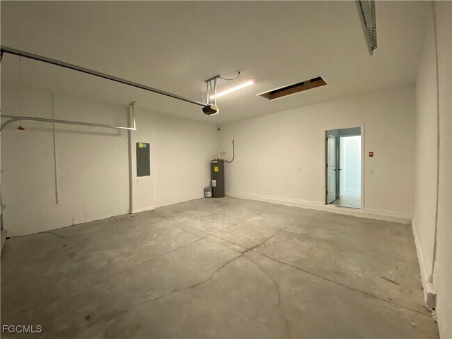 Building Photo - 14857 Portico Blvd