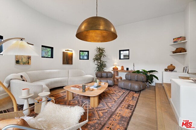 Building Photo - 2065 Watsonia Terrace
