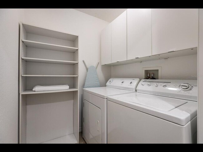 Building Photo - 1064 N Tamiami Trl