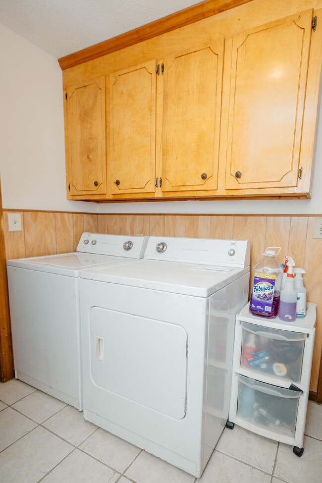 Building Photo - Fully Furnished Charleston Rental Near Folly Beach – Utilities Included | $3,600/Month