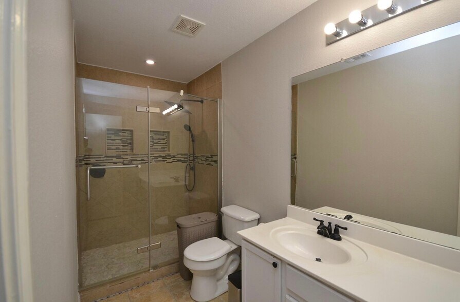 Building Photo - 9543 Summerbrook