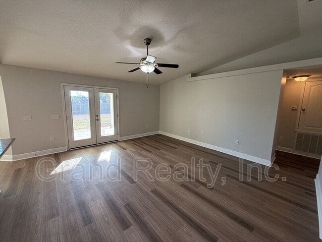 Building Photo - 5621 Flume Dr