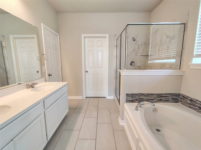 Building Photo - 9822 Willow Crown Ln