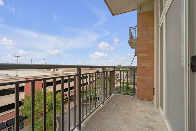 Building Photo - 647 Metropolitan Way