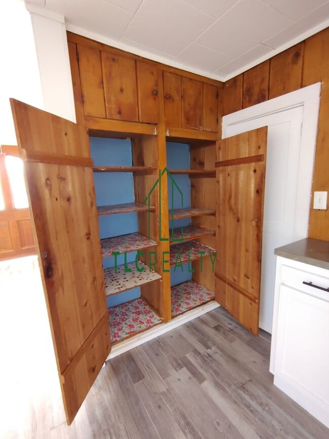 Building Photo - Quaint Home on S. Second St