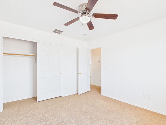 Building Photo - Spacious Heartland Ranch Beauty