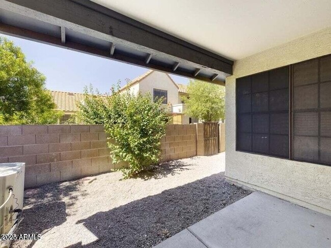 Building Photo - 921 W University Dr