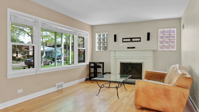 Building Photo - 8918 Parkside Ave