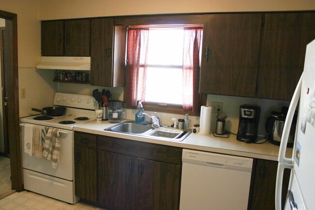 Building Photo - North Ames Duplex with lots of storage space