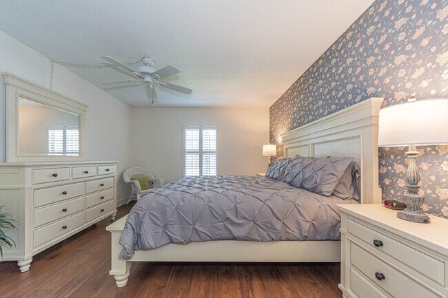 Building Photo - 5151 Jimmy Buffett Mem Hwy