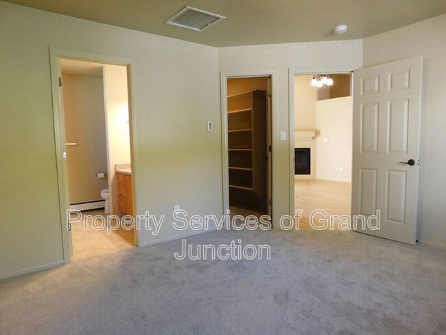 Building Photo - 1213 E Carolina Ave