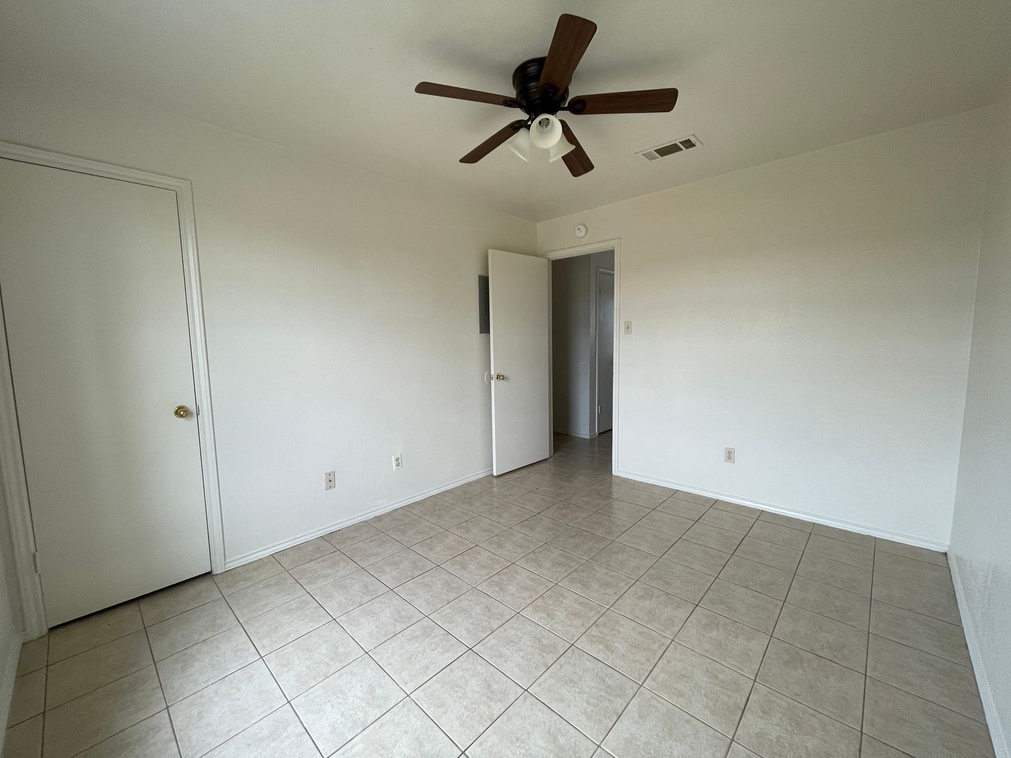 Building Photo - 1712 Benttree Dr