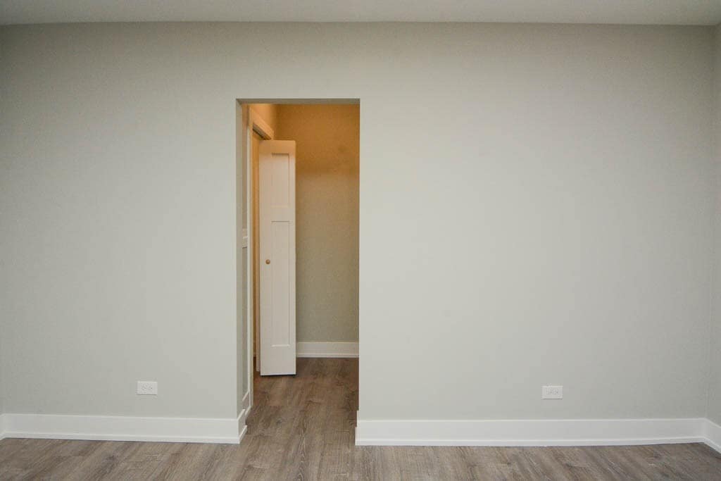 Building Photo - 533 W Belden Ave