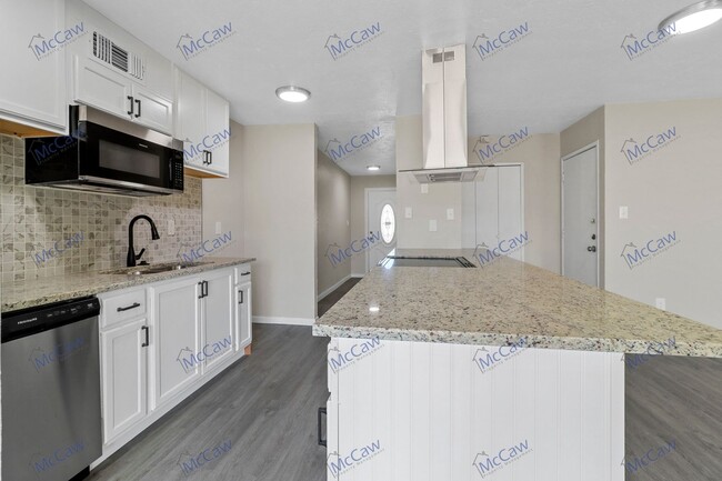 Building Photo - Fully Renovated 3/2 in The Colony!