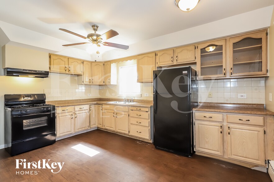 Building Photo - 6204 S Kildare Ave