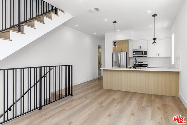 Building Photo - 5048 Cleon Ave