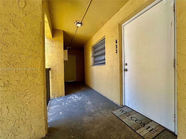 Building Photo - 15430 SW 82nd Ln