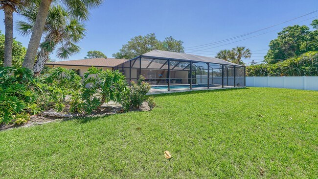 Building Photo - 3 Bedroom, 2 Bath Home with Pool Near Sies...