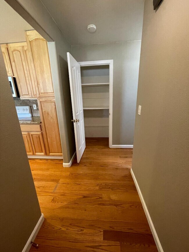Building Photo - 1570 Camille Ct
