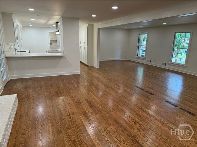 Building Photo - 185 Landor Dr