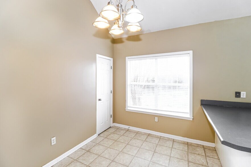 Building Photo - 8705 Eagle View Dr