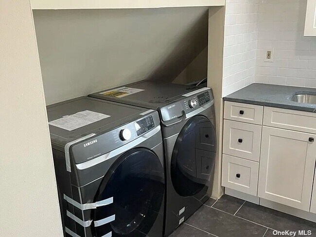 Building Photo - 43 S 8th Ave