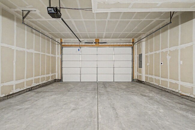 Building Photo - 707 Saddle Dr