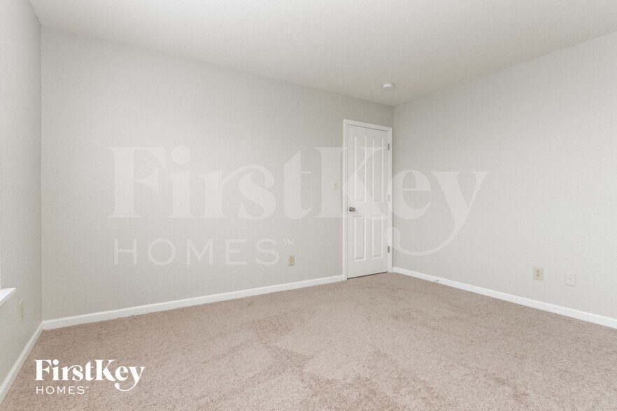 Building Photo - 860 Treyburn Green Dr