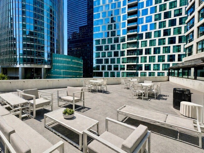 Building Photo - 405 N Wabash Ave