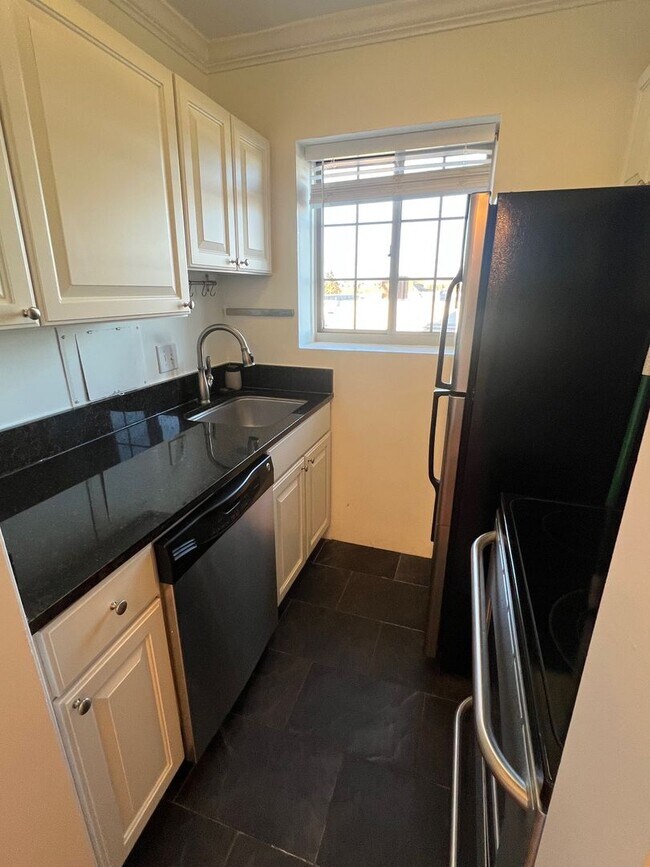 Building Photo - Wonderful studio condo in the heart of Old Town!!