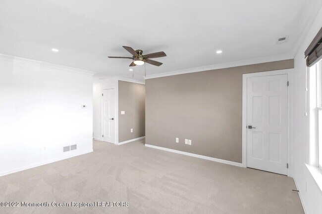 Building Photo - 324 Shore Dr