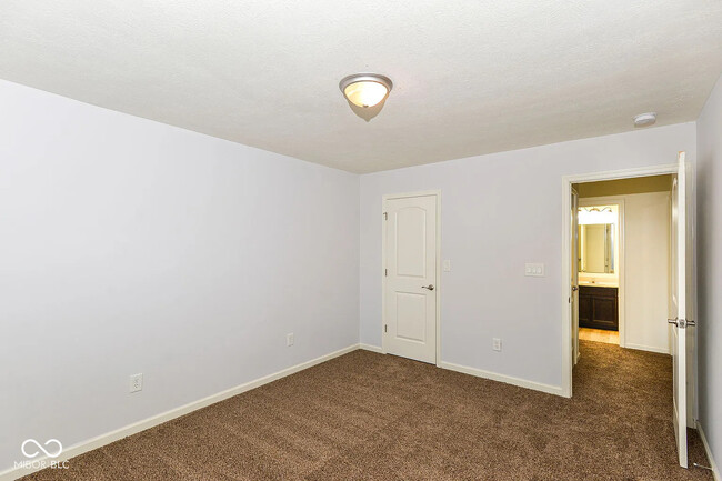 Building Photo - 9651 Calamus Dr